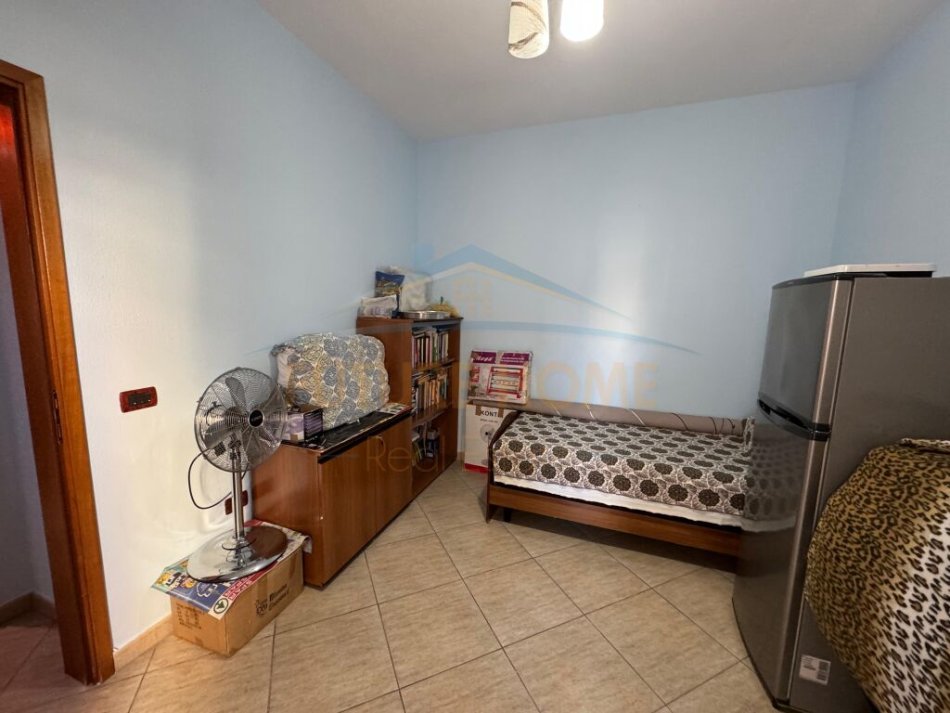 Durres, shitet apartament 3+1 Kati 3, 115 m² 150.000 € (Lagjia 6, Durres)