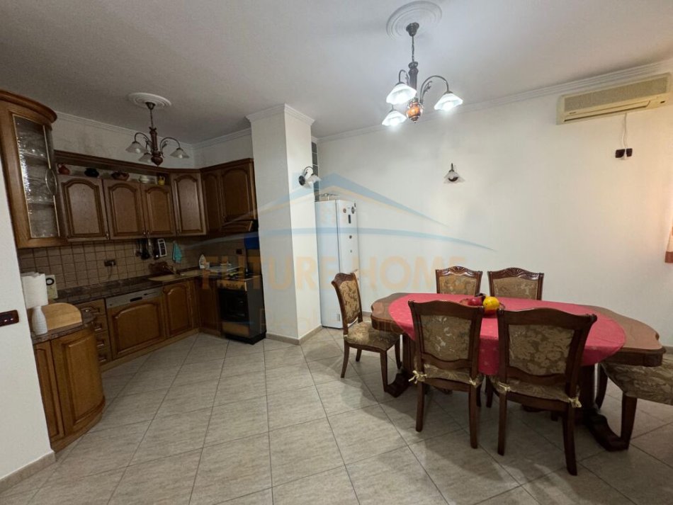 Durres, shitet apartament 3+1 Kati 3, 115 m² 150.000 € (Lagjia 6, Durres)