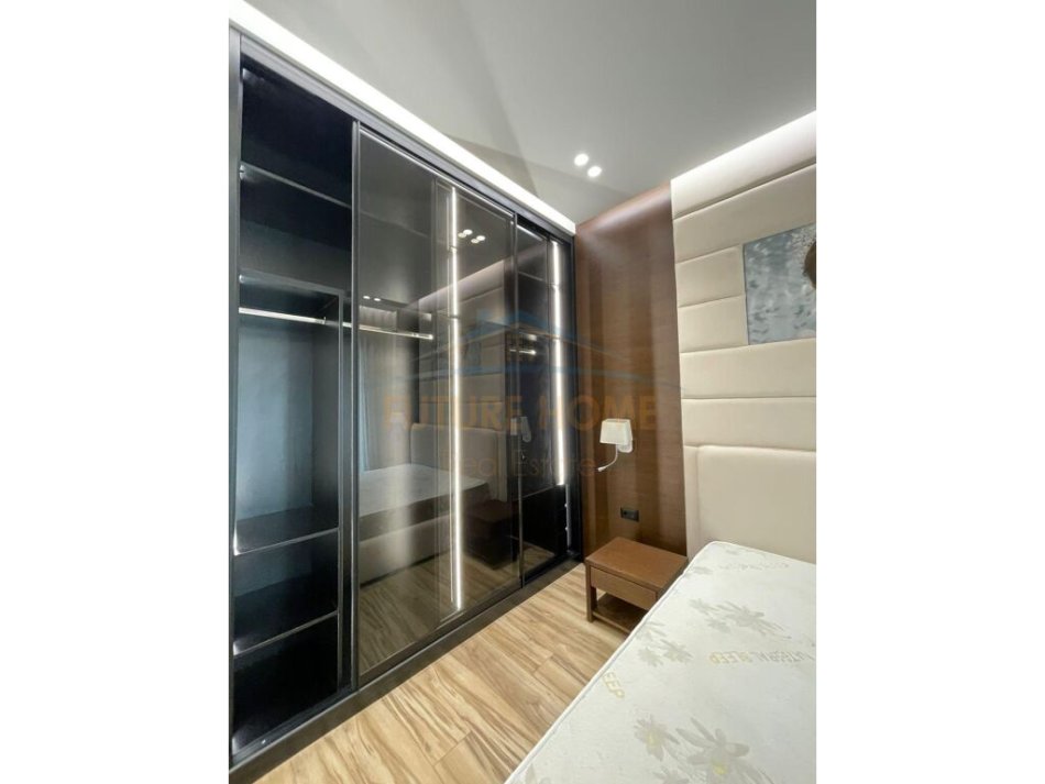 Tirane, jepet me qera apartament 1+1+Aneks+Ballkon Kati 5, 73 m² 1.000 € (SQUER 21)