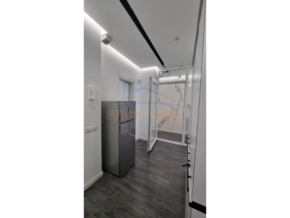 Tirane, jepet me qera zyre Kati 6, 124 m² 1.900 € (KOMUNA E PARISIT)