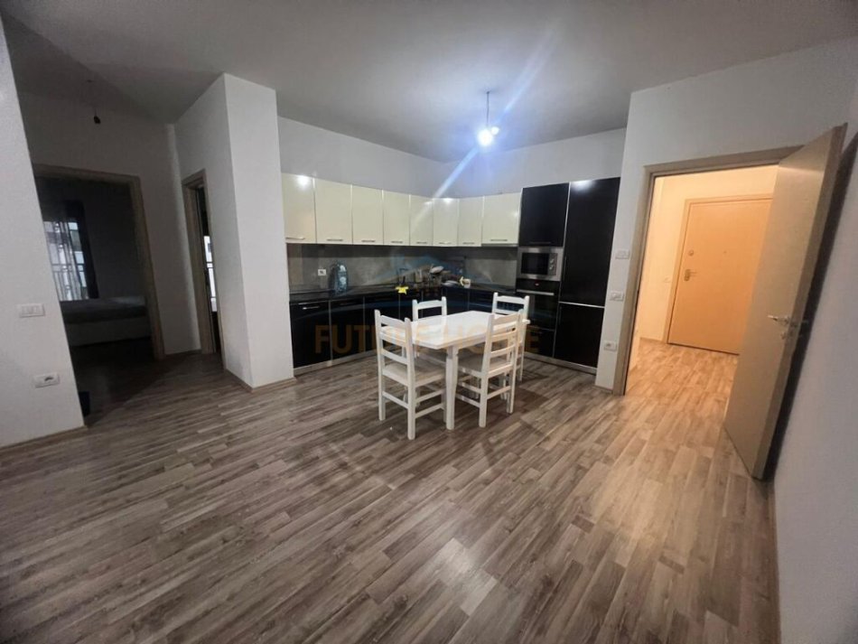 Tirane, jepet me qera apartament 2+1 Kati 2, 102 m² 650 € (Unaza e Re ,Green City Residence)