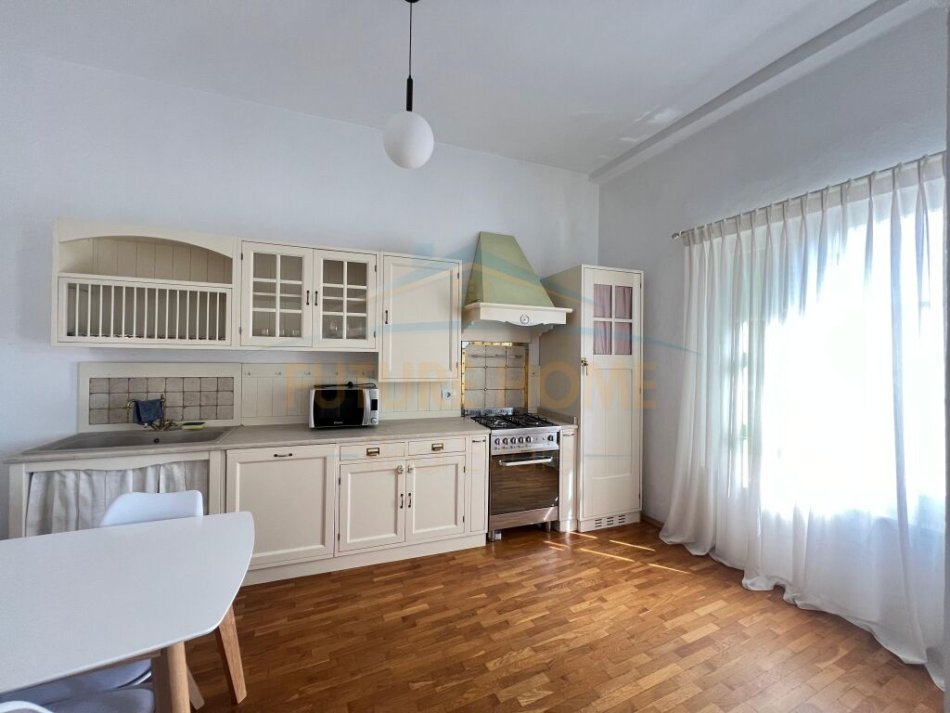 Durres, shitet apartament duplex 3+1 , 183 m² (Bulevardi Kryesor, Durres)