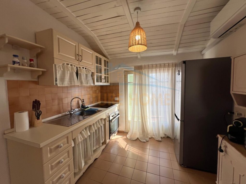 Durres, shitet apartament duplex 3+1 , 183 m² (Bulevardi Kryesor, Durres)