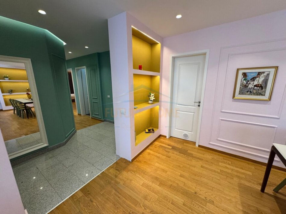 Tirane, jepet me qera apartament 3+1+Ballkon Kati 3, 186 m² 1.400 € (Rezidenca Touch of The Sun)