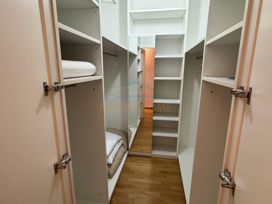 Tirane, jepet me qera apartament 3+1+Ballkon Kati 3, 186 m² 1.400 € (Rezidenca Touch of The Sun)
