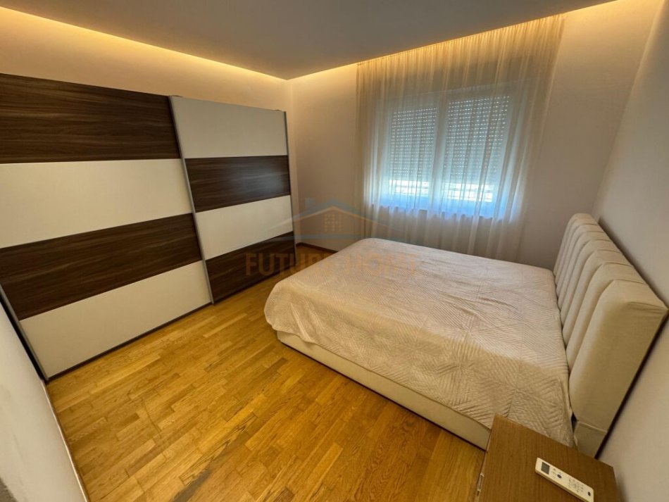 Tirane, jepet me qera apartament 3+1 Kati 3, 186 m² 1.400 € 