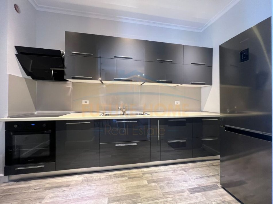 Tirane, shes apartament 2+1+Ballkon Kati 4, 102 m² 230.000 € (Liqeni Thate)