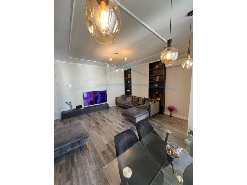 Tirane, shes apartament 2+1+Ballkon Kati 4, 102 m² 230.000 € (Liqeni Thate)