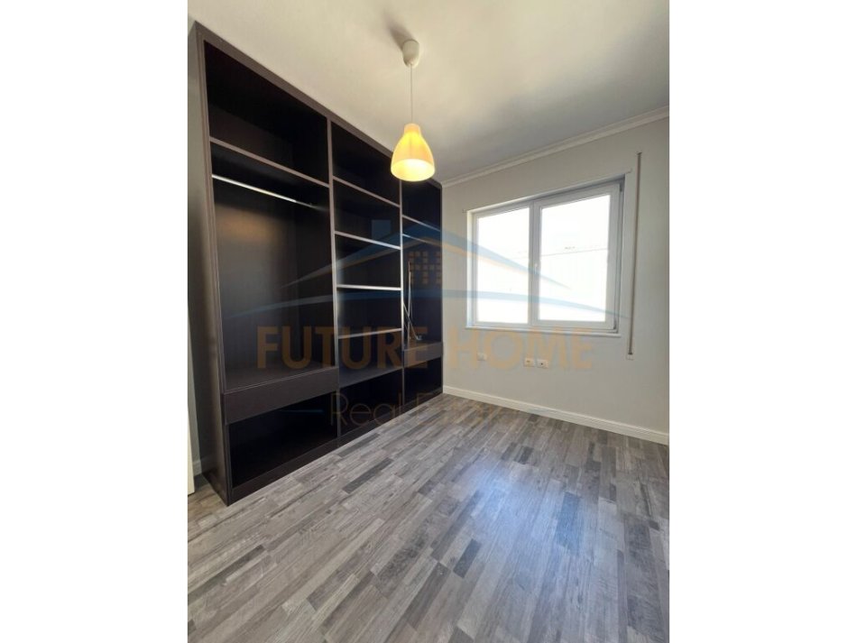 Tirane, shes apartament 2+1+Ballkon Kati 4, 102 m² 230.000 € (Liqeni Thate)