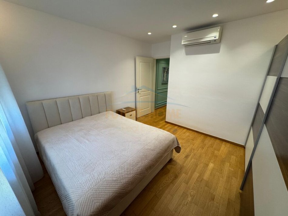 Tirane, shitet apartament 3+1 Kati 3, 164 m² 450.000 € (SAUK)
