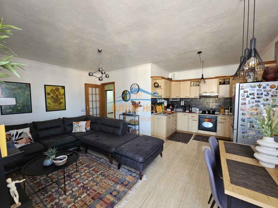 Tirane, jepet me qera apartament 1+1+Aneks+Ballkon Kati 11, 80 m² 650 € (Rriga e Bogdaneve)