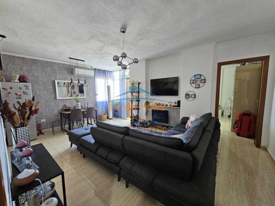 Tirane, jepet me qera apartament 1+1+Aneks+Ballkon Kati 11, 80 m² 650 € (Rriga e Bogdaneve)