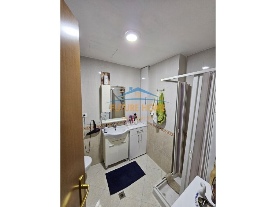 Tirane, jepet me qera apartament 1+1 Kati 11, 80 m² 650 € (RRUGA E BOGDANEVE TIRANE)
