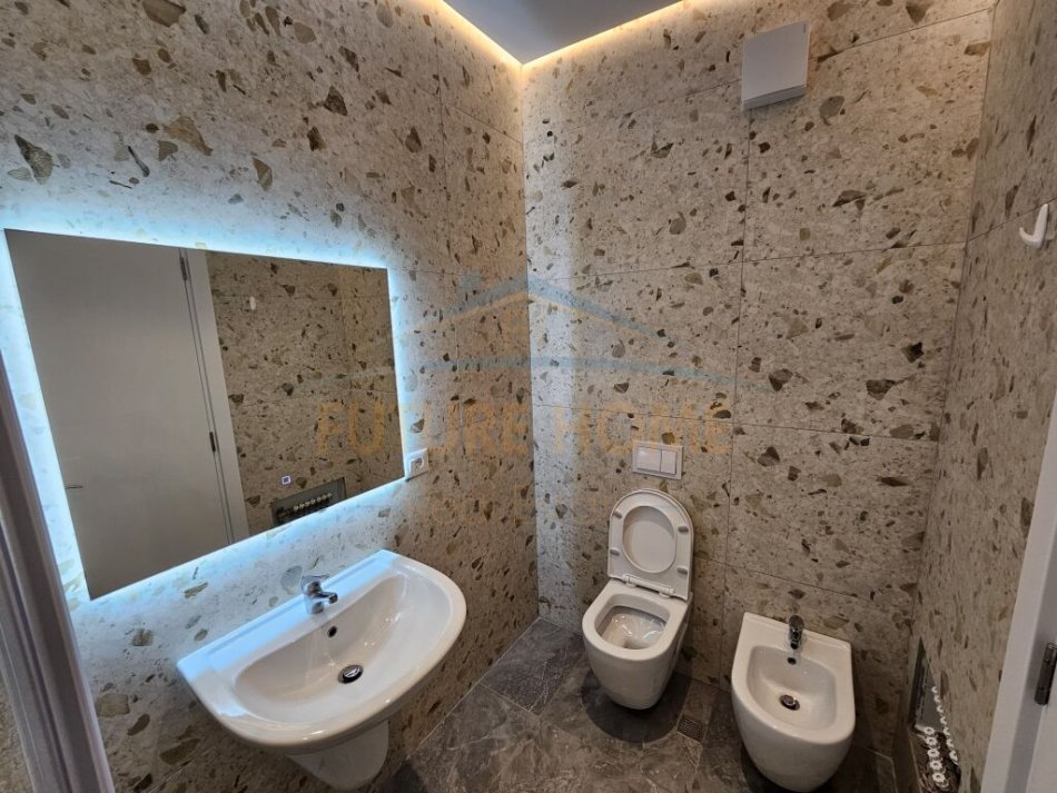 Tirane, shitet apartament 1+1+Aneks+Ballkon Kati 1, 71 m² 155.000 € (Bulevardi i Ri)