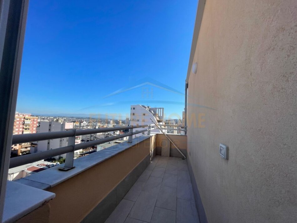 Durres, shitet apartament 2+1+Ballkon Kati 9, 74 m² 123.000 € (DURRES)