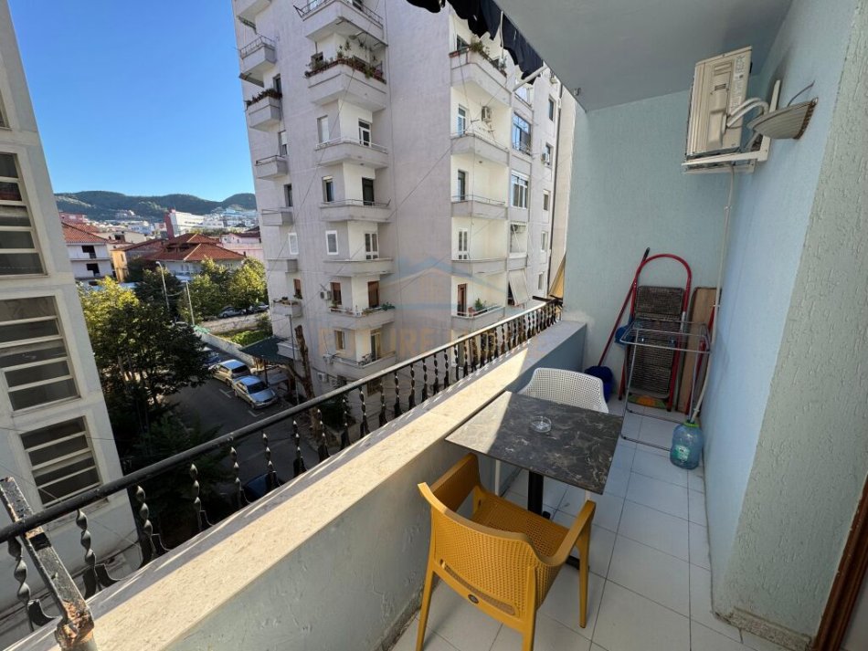 Tirane, shitet apartament 1+1 Kati 3, 84 m² 128.000 € (VASIL SHANTO)
