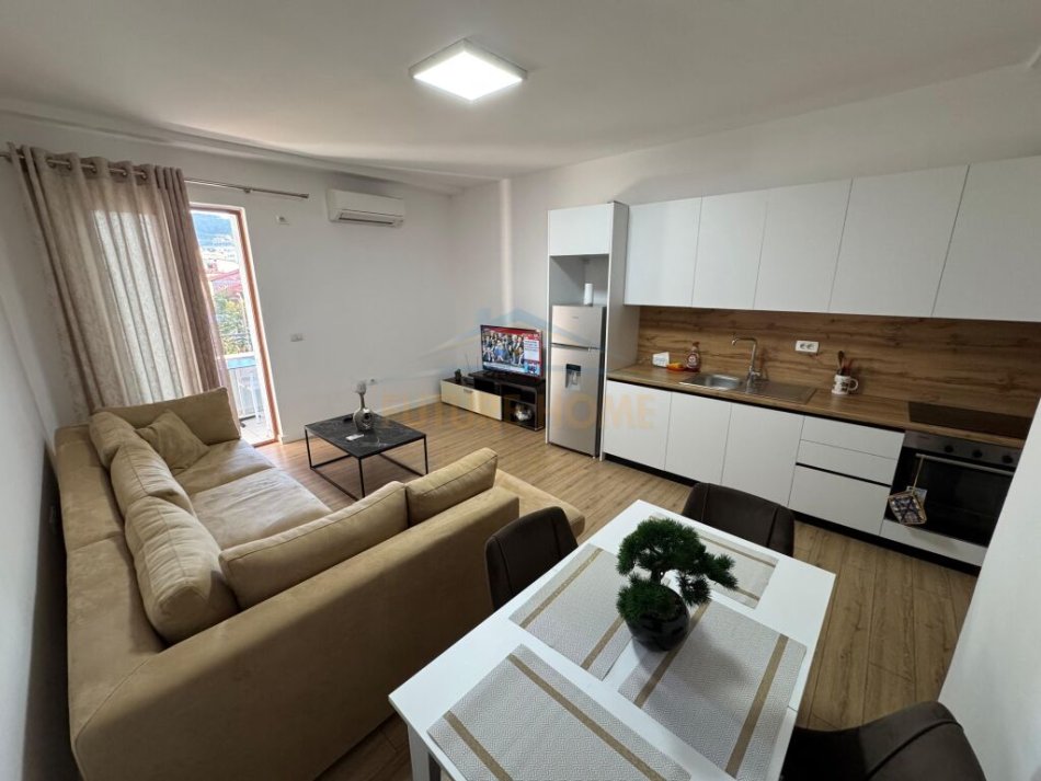 Tirane, shitet apartament 1+1+Ballkon Kati 3, 85 m² 128.000 € (Vasil Shanto)
