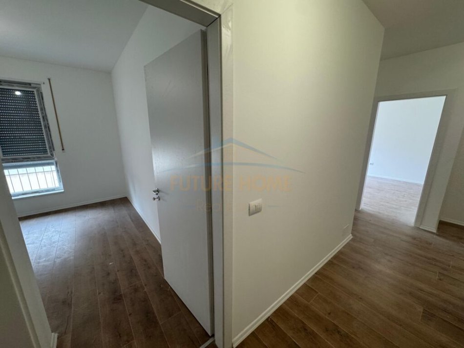 Tirane, jepet me qera apartament 2+1+Ballkon Kati 5, 92 m² 700 € (Myslym Shyri)
