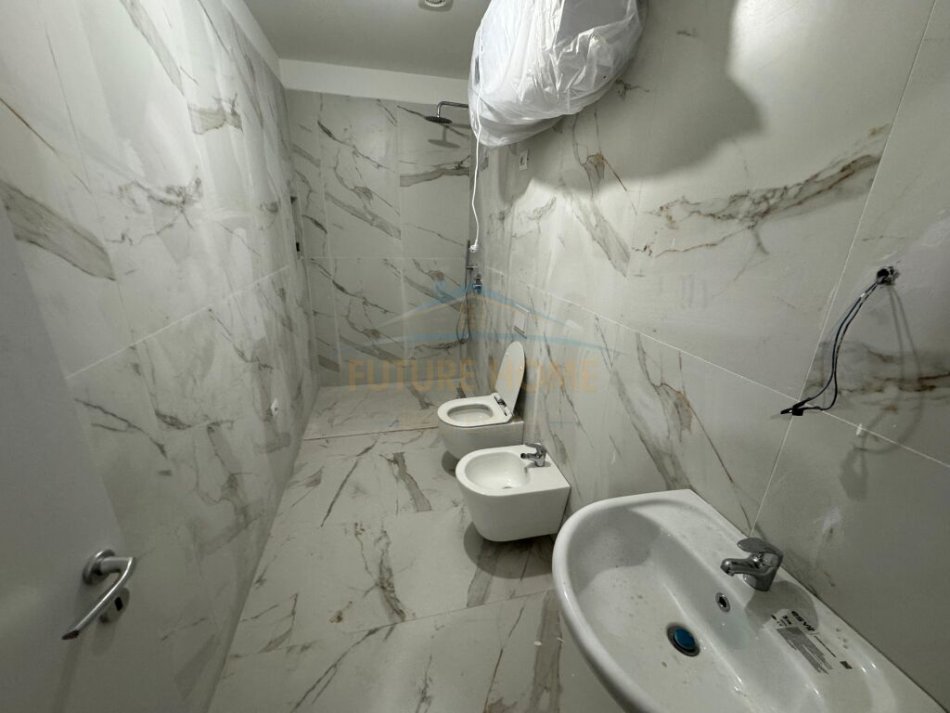 Tirane, jepet me qera apartament 2+1+Ballkon Kati 5, 92 m² 700 € (Myslym Shyri)