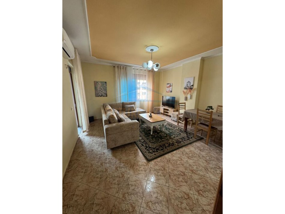 Tirane, qera apartament 2+1+Ballkon+ POST PARKIMI Kati 9, 105 m² (STACIONI I TRENIT)
