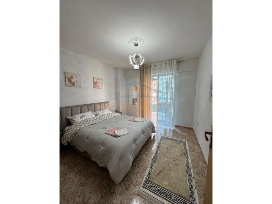 Tirane, qera apartament 2+1+Ballkon+ POST PARKIMI Kati 9, 105 m² (STACIONI I TRENIT)