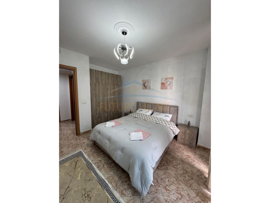 Tirane, qera apartament 2+1+Ballkon+ POST PARKIMI Kati 9, 105 m² (STACIONI I TRENIT)