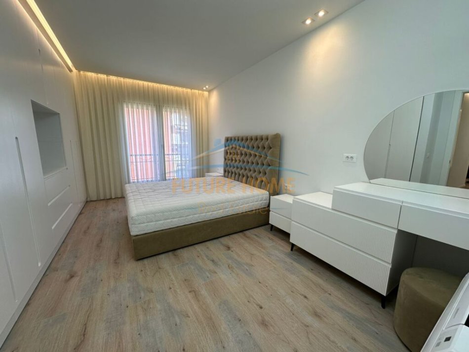 Tirane, jepet me qera apartament 2+1+Aneks+Ballkon Kati 2, 83 m² 1.400 € (Rruga e Kavajes)