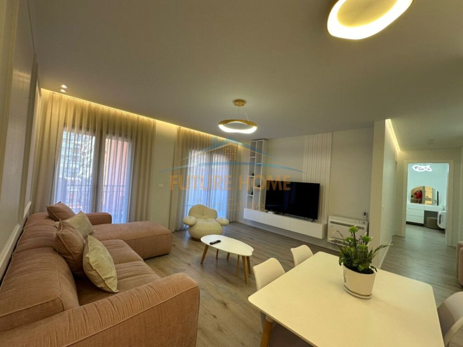 Tirane, jepet me qera apartament 2+1+Aneks+Ballkon Kati 2, 83 m² 1.400 € (Rruga e Kavajes)