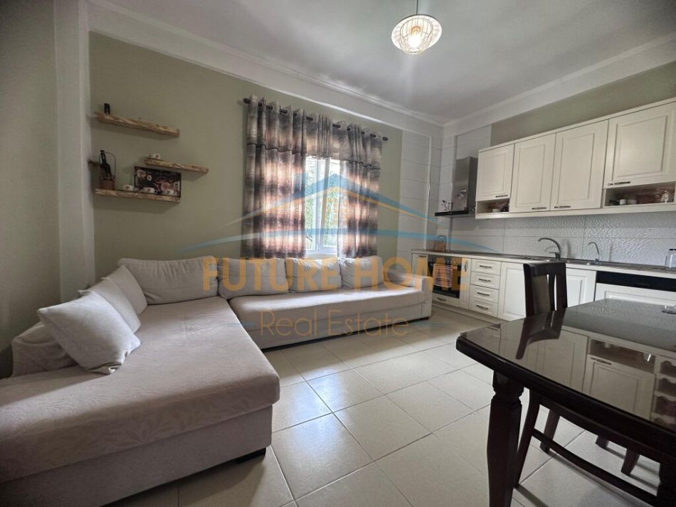 Tirane, jepet me qera apartament 3+1+Ballkon Kati 0, 128 m² 600 € (Sauk)