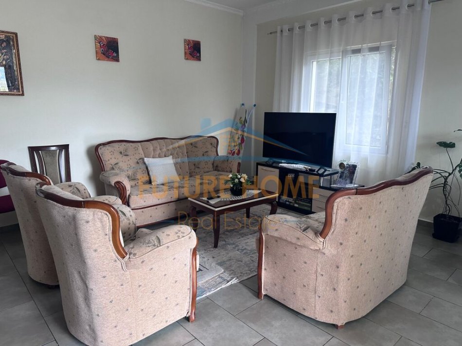Tirane, jepet me qera apartament 3+1+Ballkon Kati 0, 128 m² 600 € (Sauk)