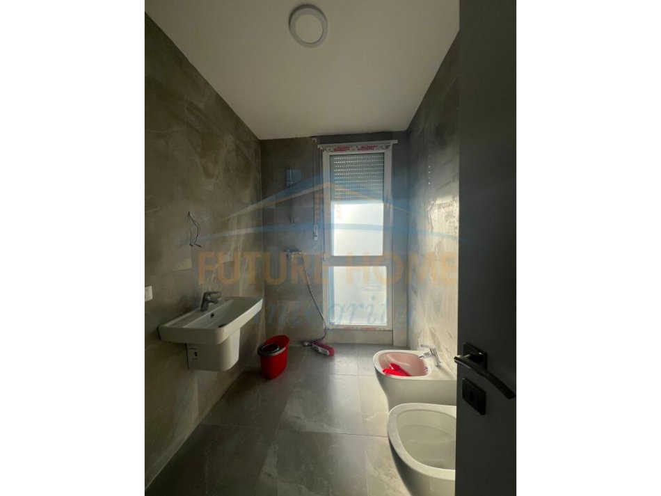 Tirane, shitet apartament 2+1 Kati 9, 106 m² 258.000 € (FIORI DI BOSKO)