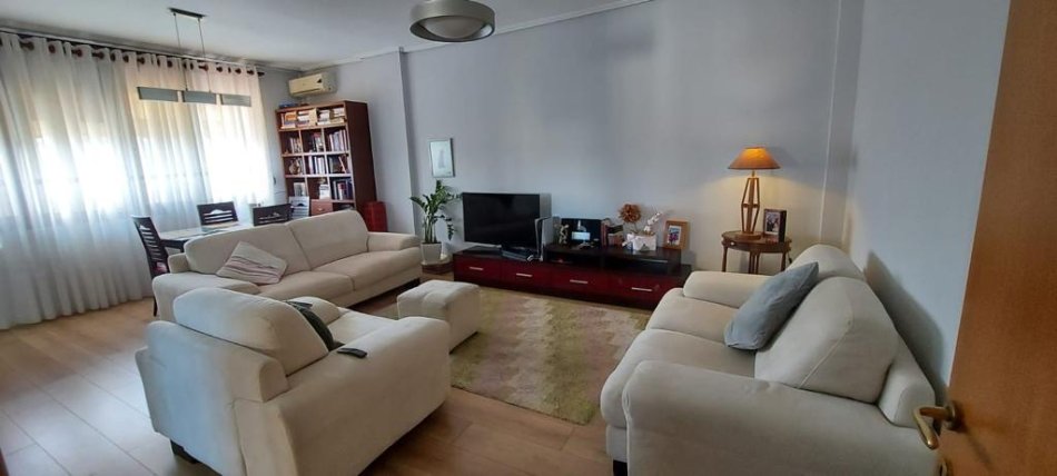 Tirane, jepet me qera apartament 2+1 Kati 3, 100 m² 650 € (Stadiumi dinamo)