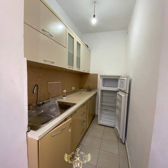 Durres, jepet me qera apartament 1+1+BLK Kati 1, 69 m² 170 Euro (STADIUMI)