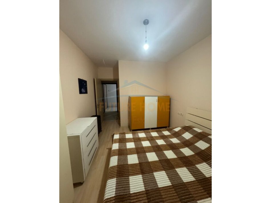 Tirane, shitet apartament 1+1+Ballkon Kati 3, 72 m² 105.000 € (UNAZA E RE)