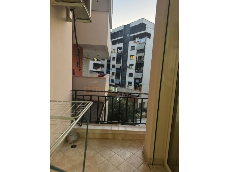 Tirane, shitet apartament 1+1+Ballkon Kati 3, 72 m² 105.000 € (UNAZA E RE)
