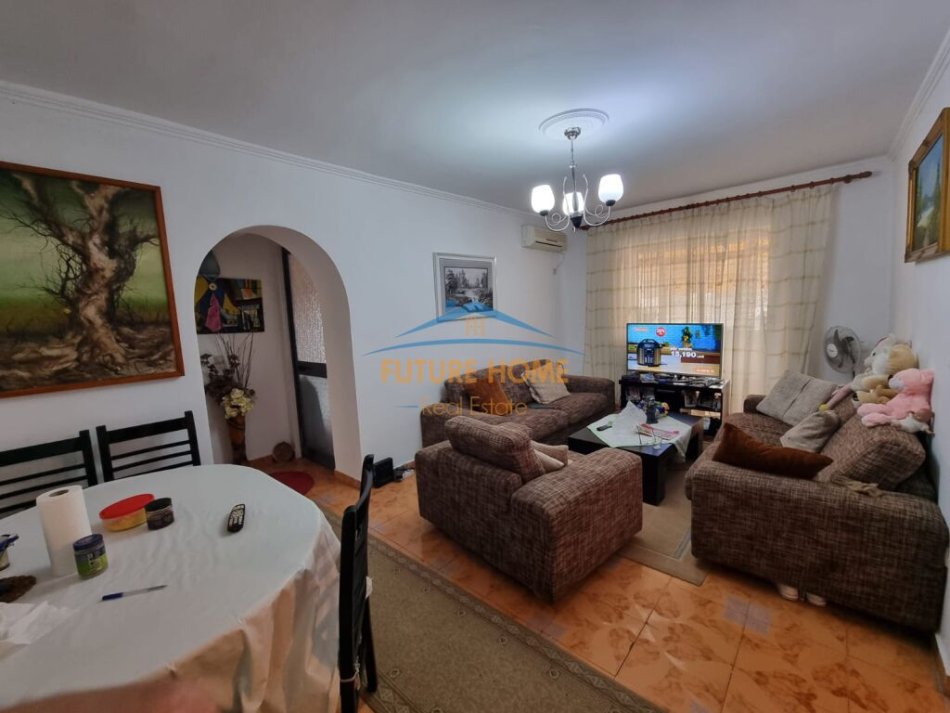 Tirane, shitet apartament 3+1 Kati 3, 103 m² 144.000 € (Sheshi Shtraus)