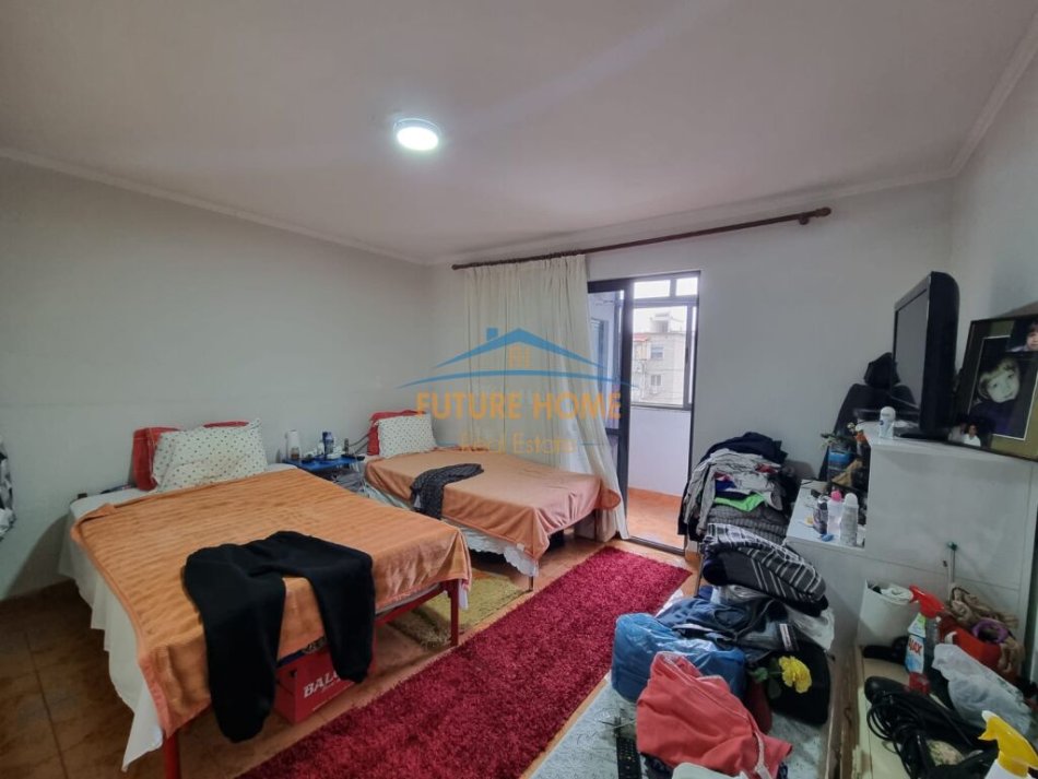 Tirane, shitet apartament 3+1 Kati 3, 103 m² 144.000 € (Sheshi Shtraus)