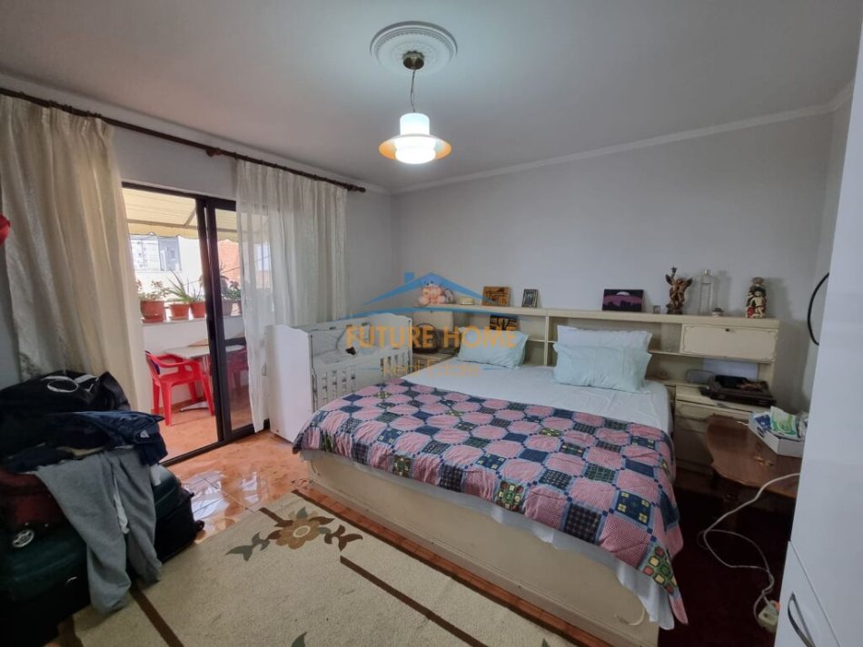 Tirane, shitet apartament 3+1 Kati 3, 103 m² 144.000 € (Sheshi Shtraus)