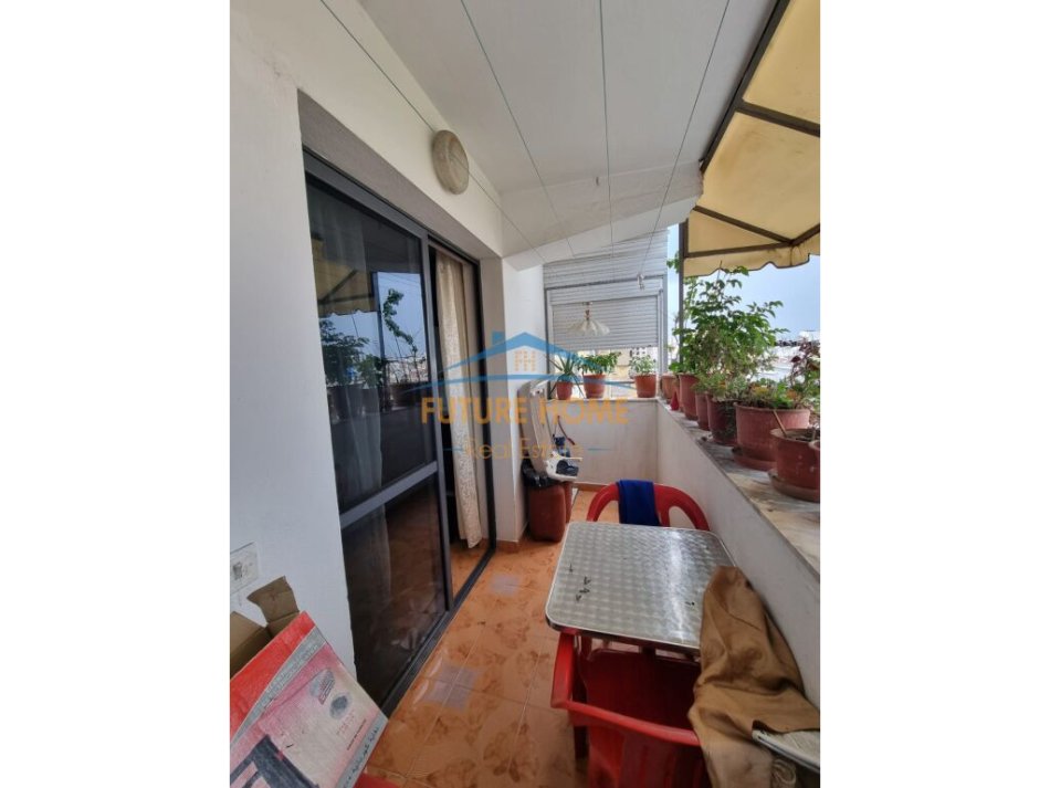 Tirane, shitet apartament 3+1 Kati 3, 103 m² 144.000 € (Sheshi Shtraus)