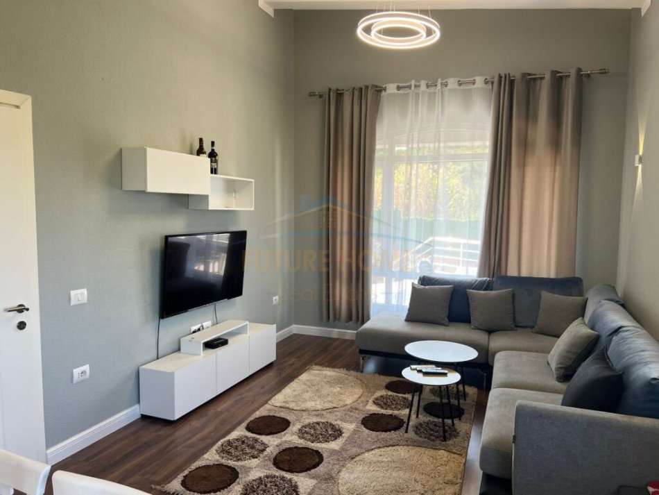 Tirane, shitet Vile 2 Katshe , 310 m² 420.000 € (LUNDER TIRANE)