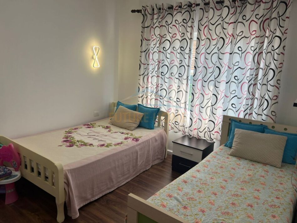 Tirane, shitet Vile 2 Katshe , 310 m² 420.000 € (LUNDER TIRANE)