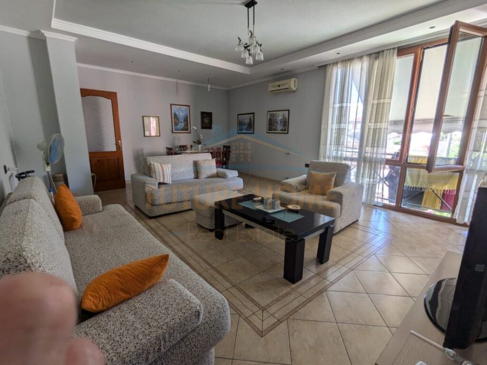 Tirane, jepet me qera apartament 2+1 Kati 1, 107 m² 600 € (RRUGA RIZA CEROVA ,BRRYL)