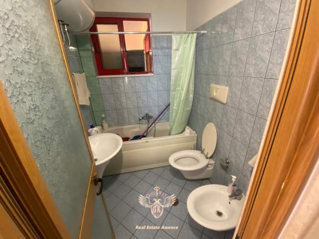 Durres, jepet me qera apartament 2+1+A+BLK Kati 9, 100 m² 400 Euro (vollga)