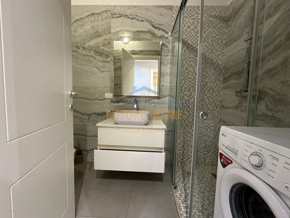 Tirane, jepet me qera apartament 2+1+Ballkon , 109 m² 1.000 € (Kompleksi Deliorgji)