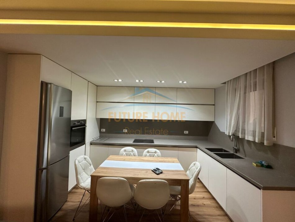 Tirane, jepet me qera apartament 2+1 Kati 2, 108 m² 1.000 € (Komplekesi Deliorgji)