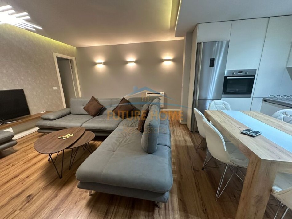 Tirane, jepet me qera apartament 2+1 Kati 2, 108 m² 1.000 € (Komplekesi Deliorgji)
