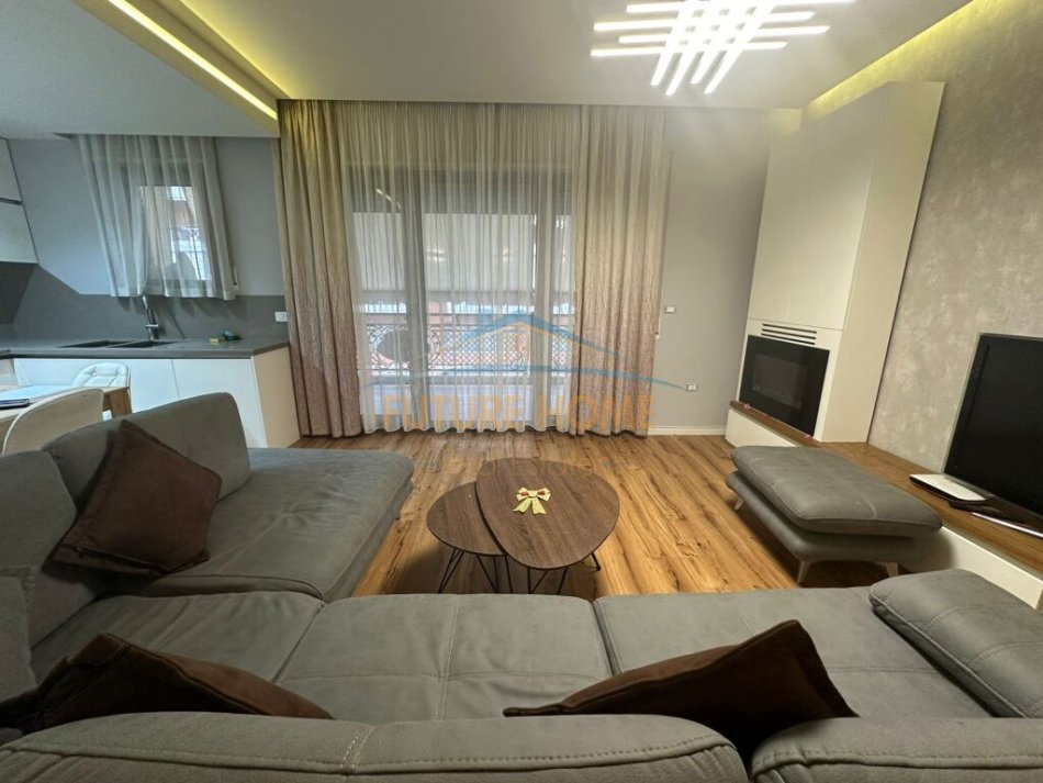 Tirane, jepet me qera apartament 2+1+Ballkon , 109 m² 1.000 € (Kompleksi Deliorgji)