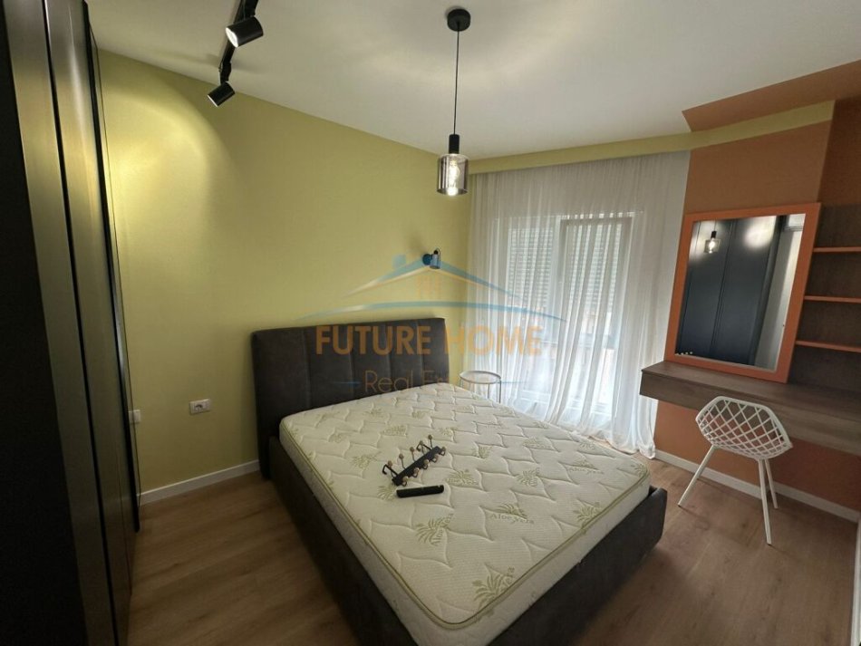 Tirane, jepet me qera apartament 1+1+Aneks+Ballkon Kati 6, 65 m² 750 € (Rruga e Barrikadave)