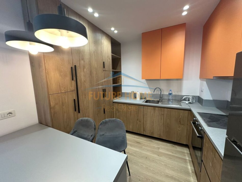 Tirane, jepet me qera apartament 1+1+Ballkon Kati 4, 65 m² 750 € (Rruga e Barrikadave)