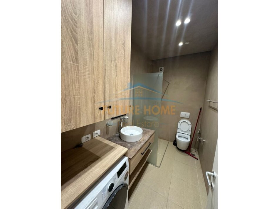 Tirane, jepet me qera apartament 1+1+Ballkon Kati 4, 65 m² 750 € (Rruga e Barrikadave)